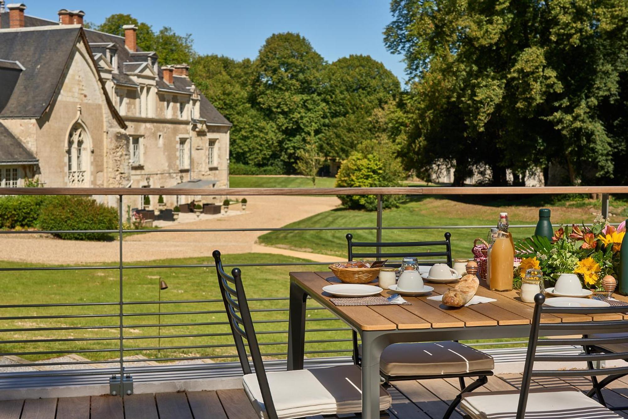 Domaine De La Commanderie De Ballan Exterior photo
