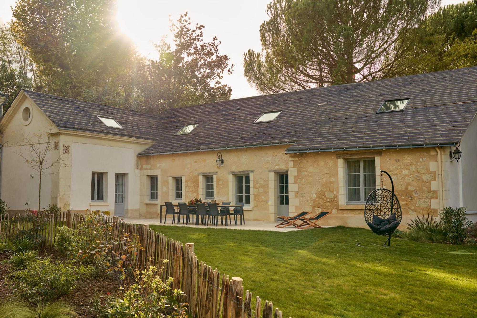 Domaine De La Commanderie De Ballan Exterior photo